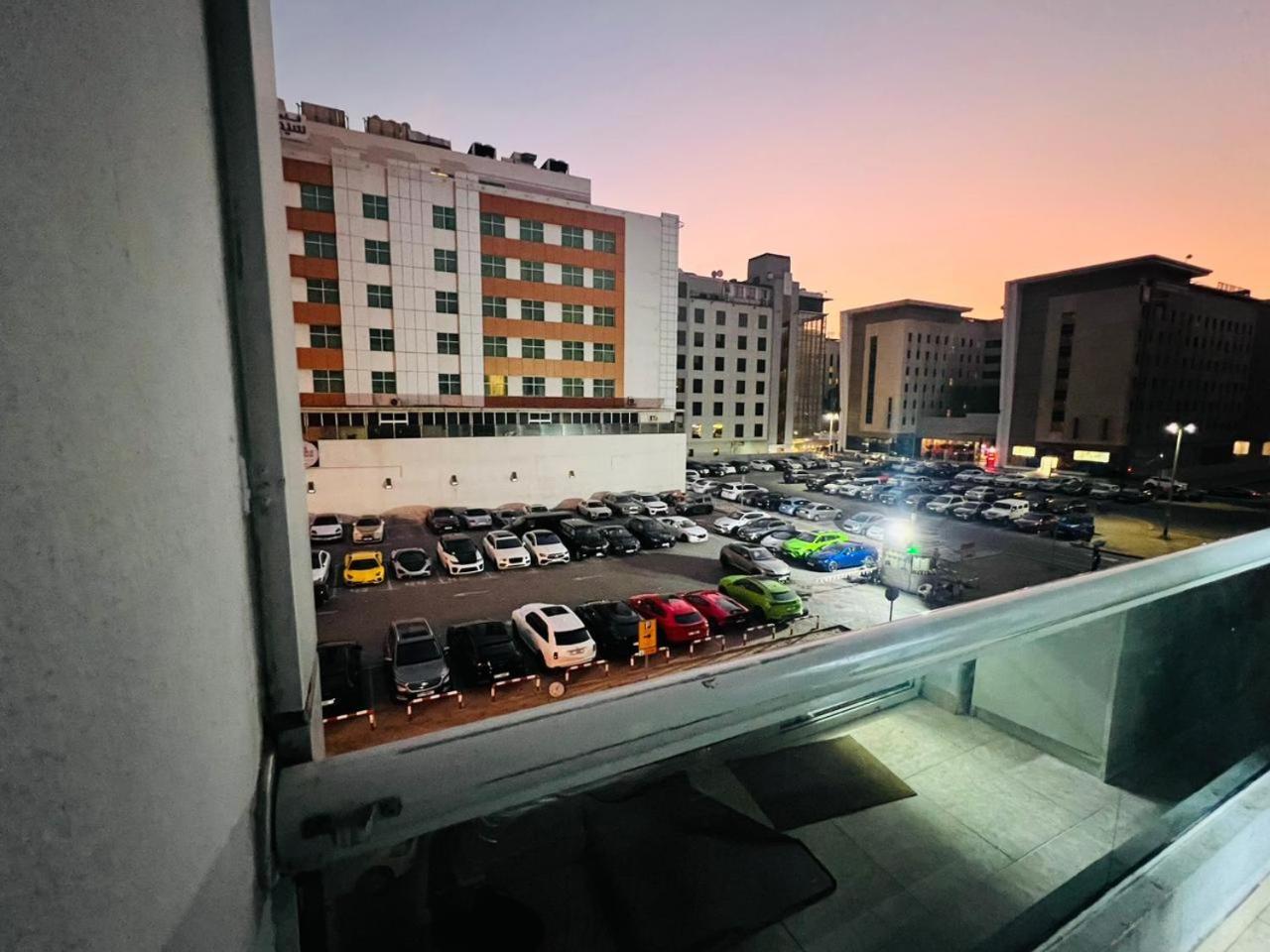 Hostel Executive Bed Space Near Mall Of The Emirates Dubai Exterior photo